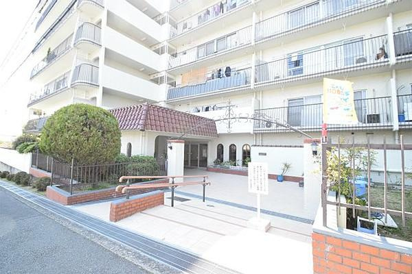 ハイマート豊中のエントランス