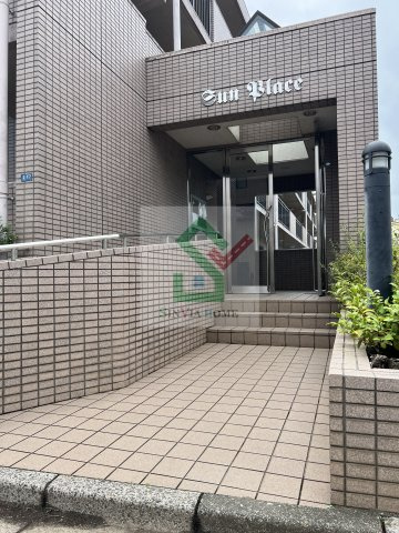 サンプレイスのエントランス