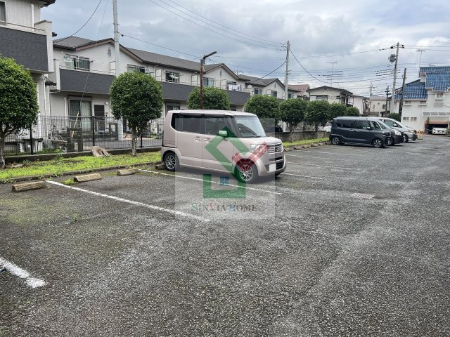サンプレイスの駐車場