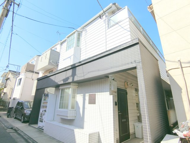 パティナージュ池上の外観|1987年10月築　木造地上2階建て総戸数8戸の賃貸アパート　
東急池上線池上駅最寄りの東京都大田区池上2丁目　少し歩けるかたなら都営浅草線西馬込駅も徒歩圏内
