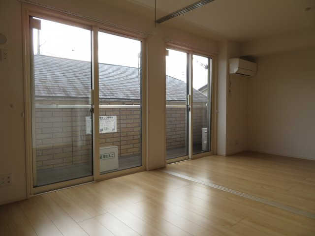 サントミーの洋室|5.4帖の洋室です