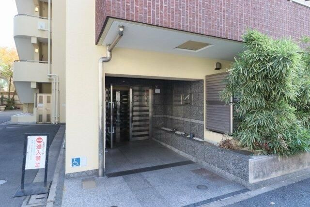 プレール・ドゥーク新宿御苑のエントランス