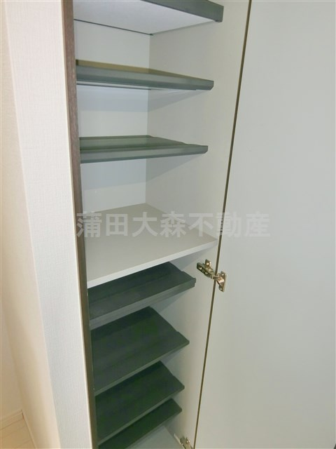 ジーベック西蒲田の設備|玄関収納　シューズBOX、下駄箱