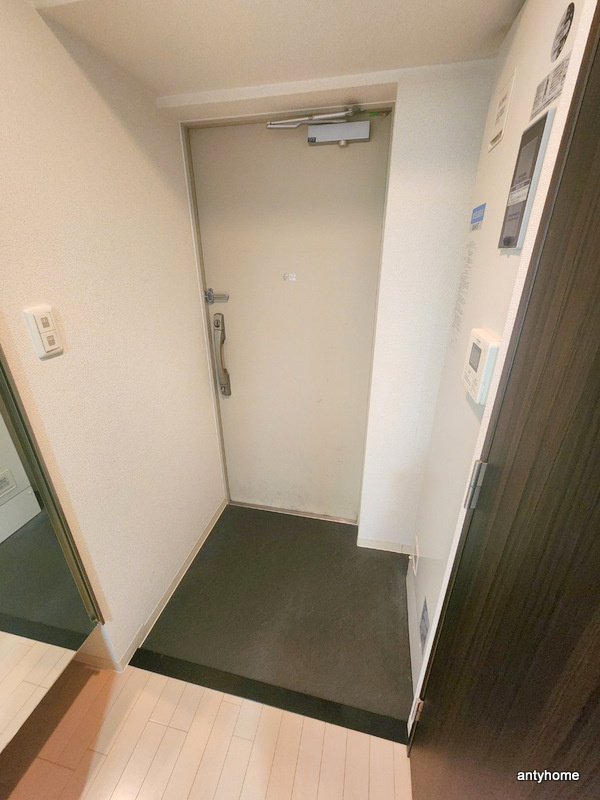 クリスタルブライト谷町　仲介手数料無料の玄関