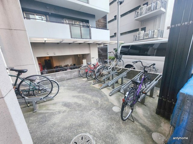 クリスタルブライト谷町　仲介手数料無料の駐車場