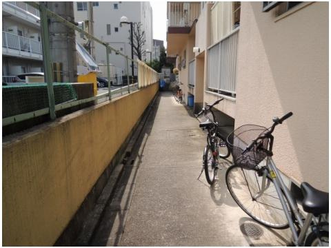 クラッシーワンの駐車場