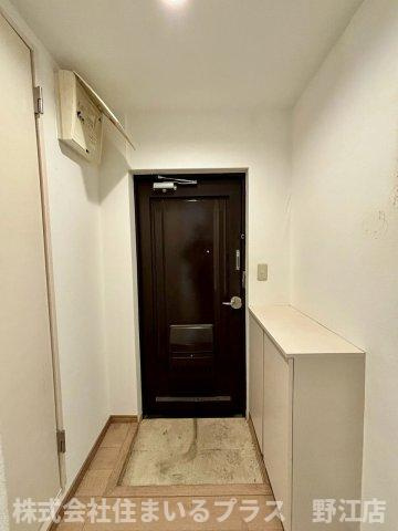 ハイツプルニエの玄関