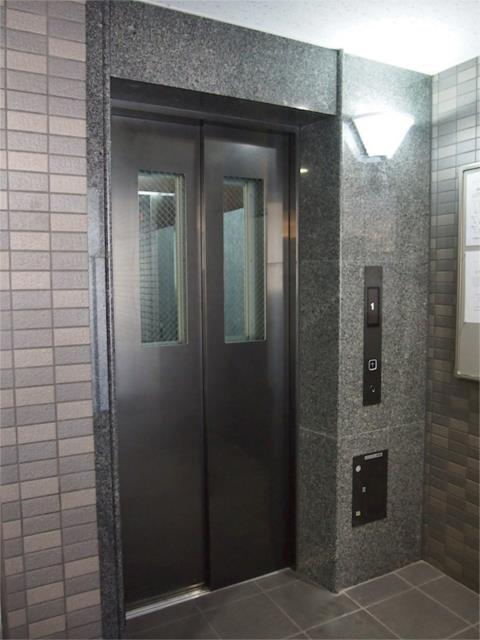狛江市和泉本町１丁目の賃貸マンションのロビー|エレベーター