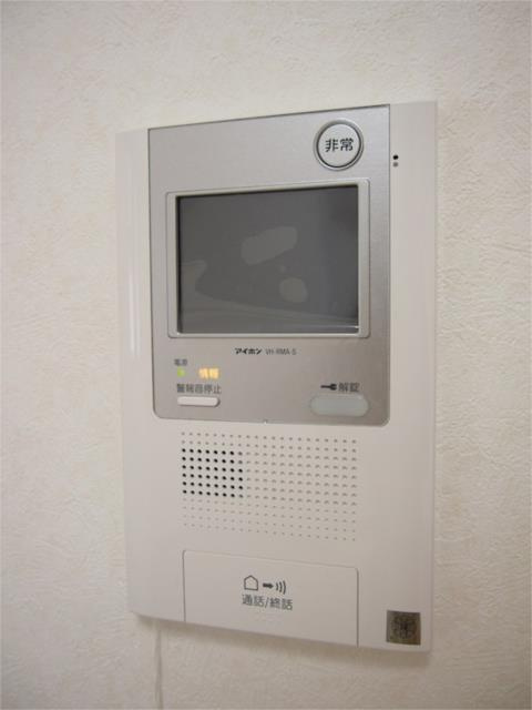 狛江市和泉本町１丁目の賃貸マンションのセキュリティ|インターホン