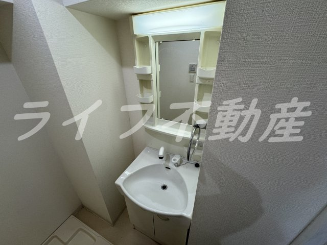 グランエクラ大今里南Ⅱの独立洗面台|独立洗面台あり、毎朝おしゃれに忙しい女性の方におすすめです