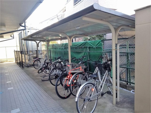 レオパレスアルファードのその他|自転車置き場
