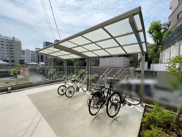 横浜市磯子区森２丁目のアパートのその他共用部分|屋根付き駐輪スペース付き♪