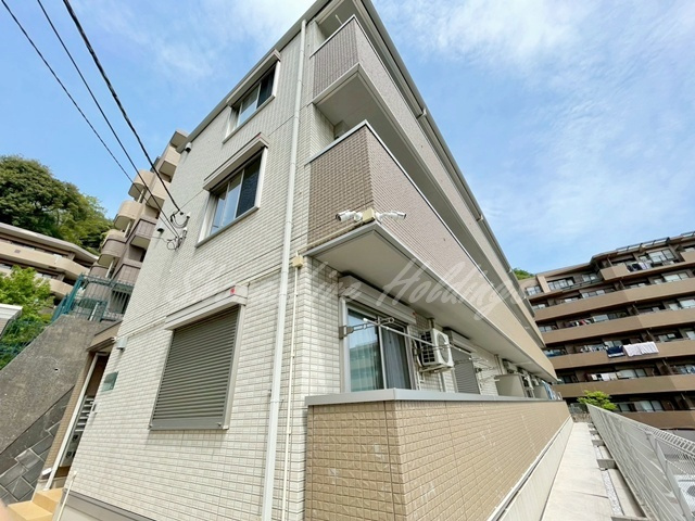 横浜市磯子区森２丁目のアパートの外観