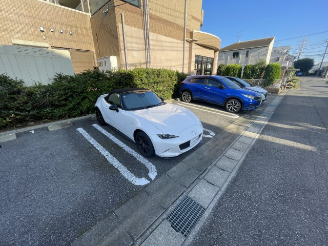 プティネージュの駐車場