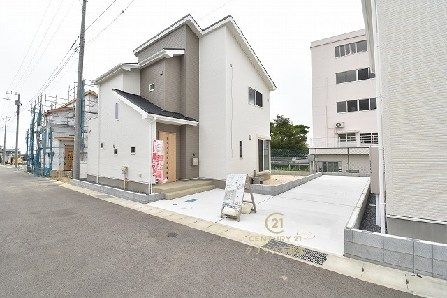 いろどりアイタウン　日立市西成沢町2丁目　23-P1　5の駐車場|３台駐車可能なカースペースを確保。毎日のお車の出し入れがストレスなく行えます！
内覧可能です。ご予約はHPから、またお電話でも、お気軽にどうぞ。