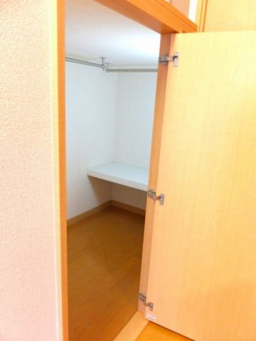 レオパレスサンロク東幕張の内装