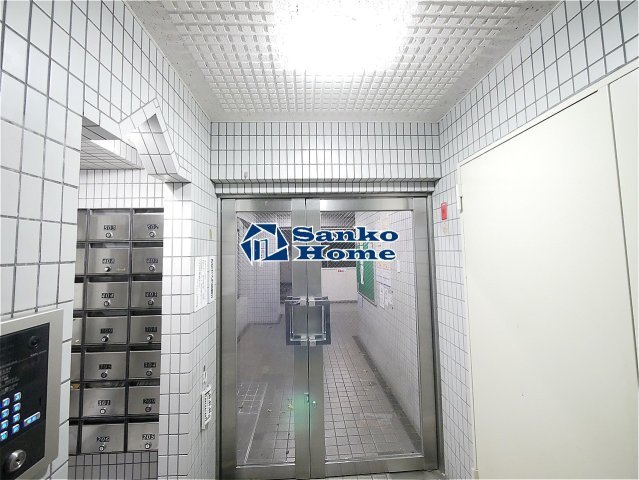 スカイコート入谷のエントランス
