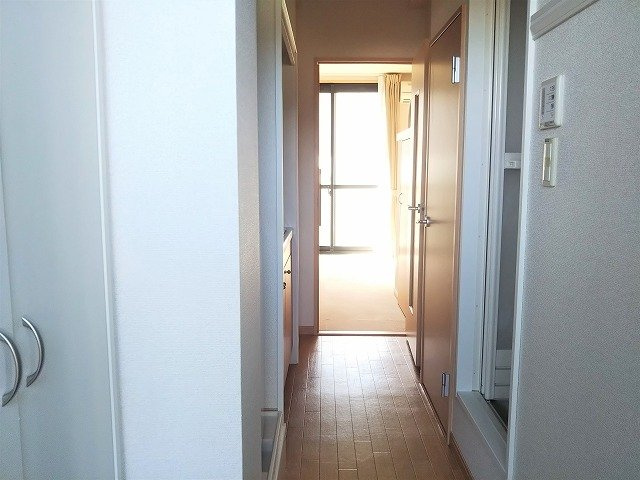 レオパレス幕張町ＬＡ１の玄関