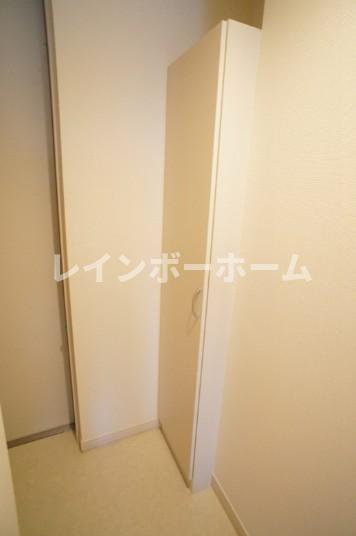 リブリ・アテナの玄関