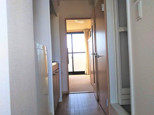 レオパレスレフアの玄関