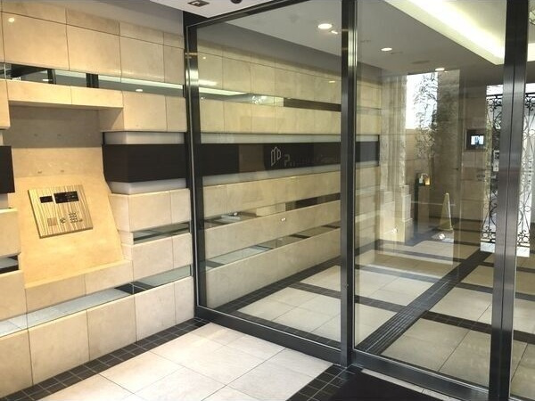 プレサンス大須観音駅前サクシードのエントランス