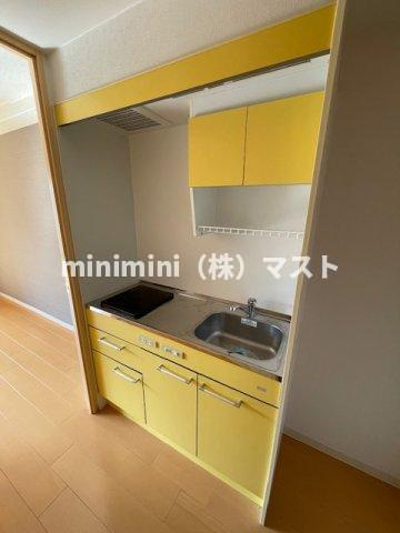 セレニテ難波西のキッチン