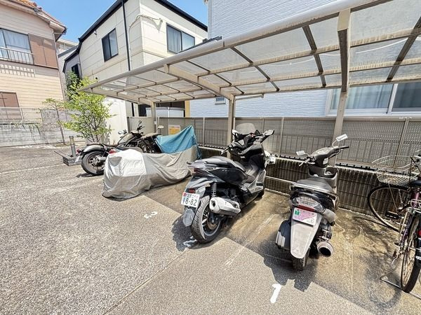 ライフガーデン西一之江Vの駐車場