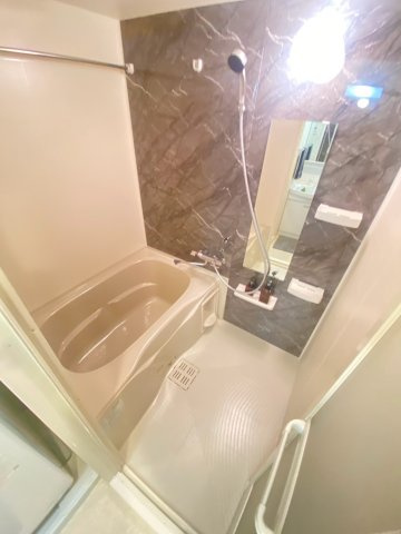 大阪市東淀川区西淡路４丁目の賃貸マンションの浴室