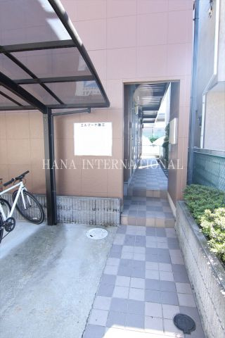 エルマーナ瑞江のエントランス