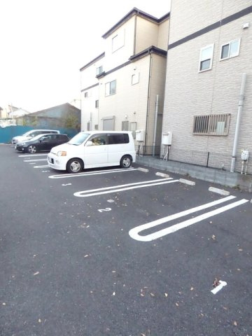 ウィルサクスィードの駐車場