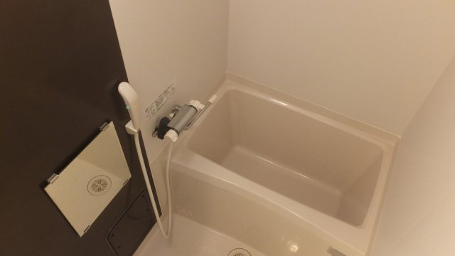 クレイノＳＯＬＵＴＩＯＮＳⅥの浴室|オシャレなカラーパネルで浴室乾燥機付き