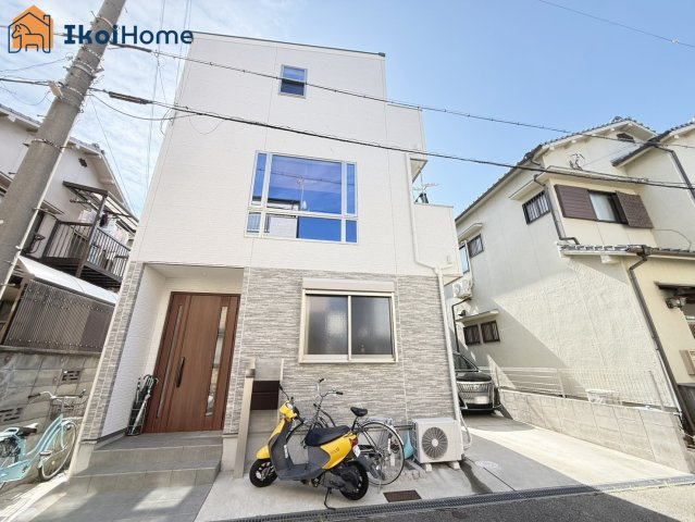 明石市硯町3丁目　中古戸建の前面道路含む現地写真|弊社独自で毎月５組限定「人気オプション３点パック」カーポート・バルコニー・ウッドデッキを１万円で取付