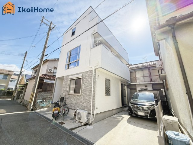明石市硯町3丁目　中古戸建のエントランス|●資料・カタログのご請求無料●スーパーやコンビニ、飲食店、病院など徒歩圏内の施設も多々あります。