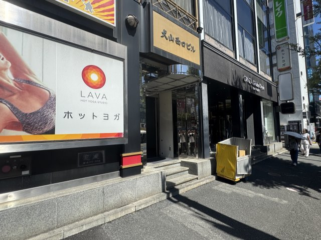 犬山西口ビルヂングのエントランス