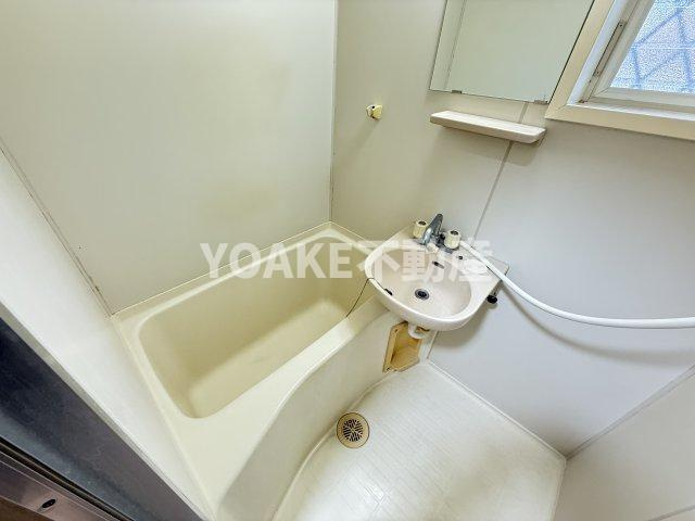 ロワール湘南　D棟の浴室|画像はC棟103号室、リフォーム・クリーニング前のものです。現況優先。