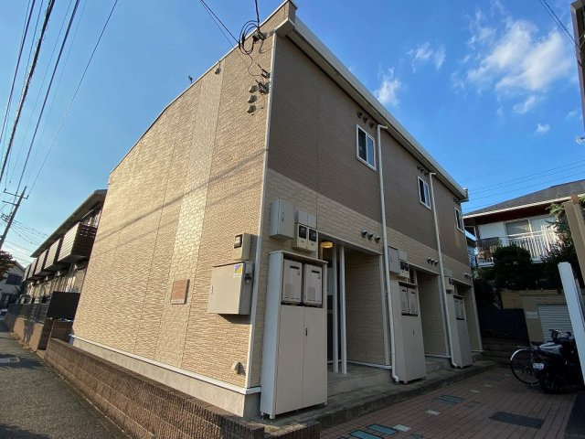 レオパレスアールスコートの外観