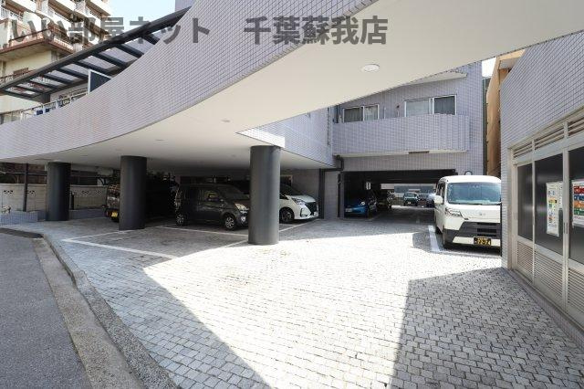 ガーデンハウス本千葉の駐車場