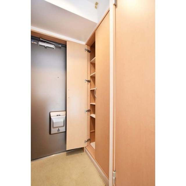 Gramercy Juso-higashi 2ndの玄関