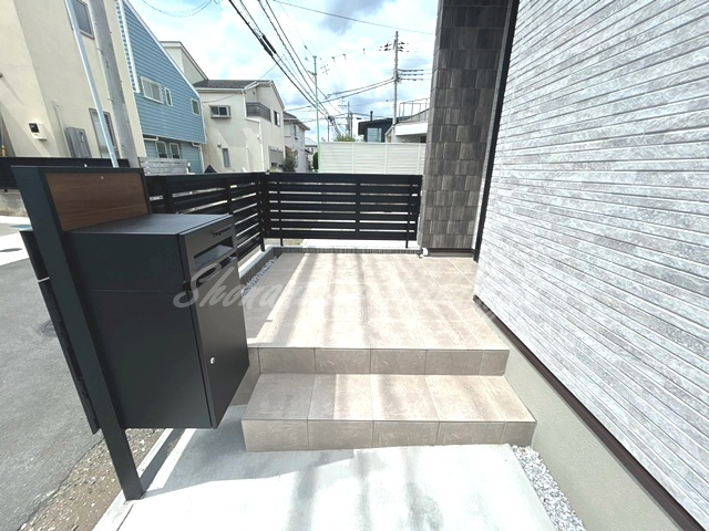 片瀬海岸戸建 A棟の駐車場