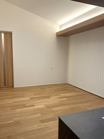 「24畳の大空間LDK平屋建て」土佐市高岡町乙　中古一戸建ての居間・リビング|ワンフロアの魅力を存分に感じられる24畳の大空間LDK！
※建築当時