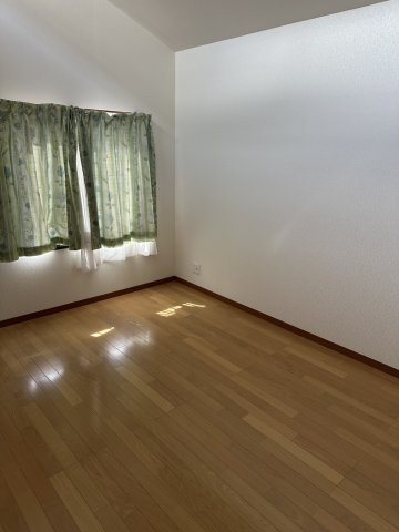 高茶屋７丁目一戸建ての洋室