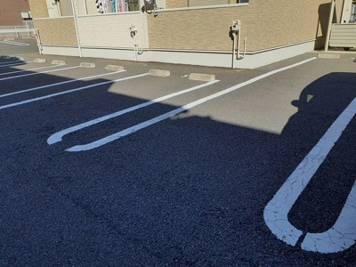【駐車場】 | フィオーレＢ | 駐車場があるので、車を買う予定の方も安心です