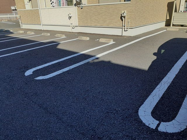 【駐車場】 | フィオーレＢ | 駐車場があるので、車を買う予定の方も安心です