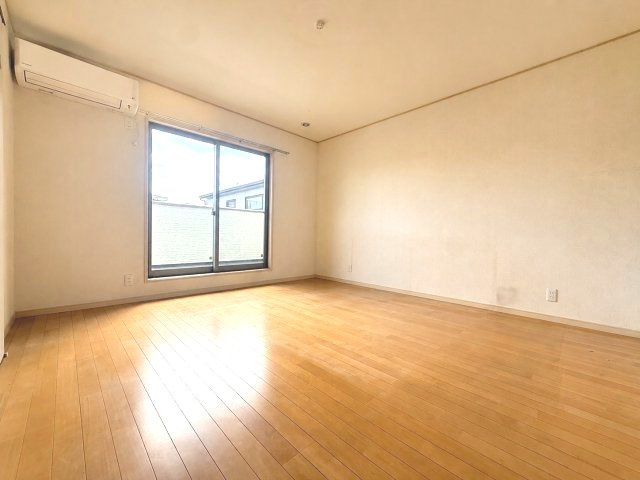 京都市西京区大原野西境谷町4丁目の洋室|2階 西側の洋室
主寝室としてオススメの洋室です。