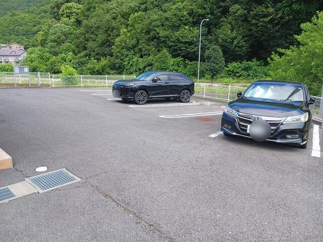 ラ・ペジーブルの駐車場