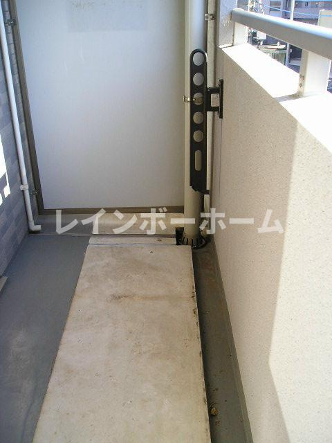 柏市あけぼの４丁目の賃貸マンションのバルコニー|外からの目が気にならないバルコニーで洗濯物が干せます
