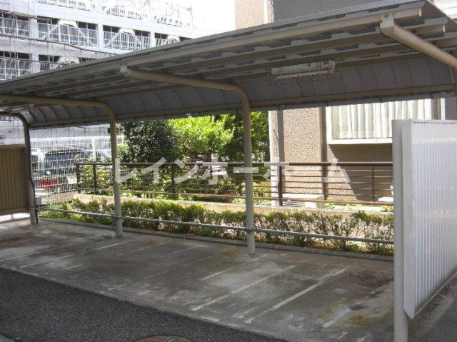 柏市あけぼの４丁目の賃貸マンションの駐車場|駐車場があるので、車を買う予定の方も安心です