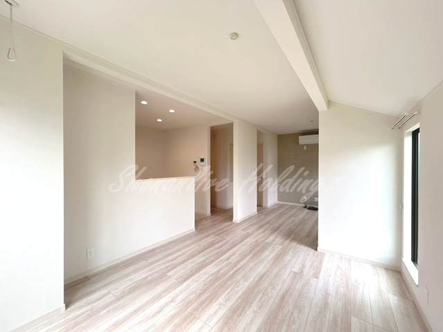 片瀬海岸戸建 C棟の居間・リビング