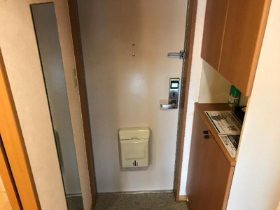 【玄関】 | ディア　エスタシオン | 姿見付きの玄関　カウンター下駄箱