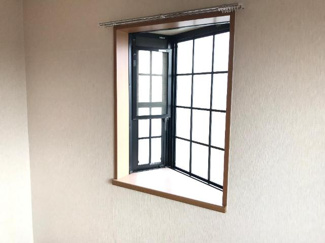 【内装】 | ディア　エスタシオン | 角部屋なので出窓もあり採光・通風良し